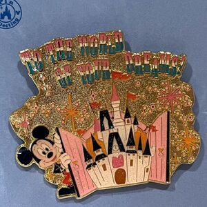 Tokyo Disney Resort To the World of Your Dreams Mickey & Castle Enamel Pin NWT
